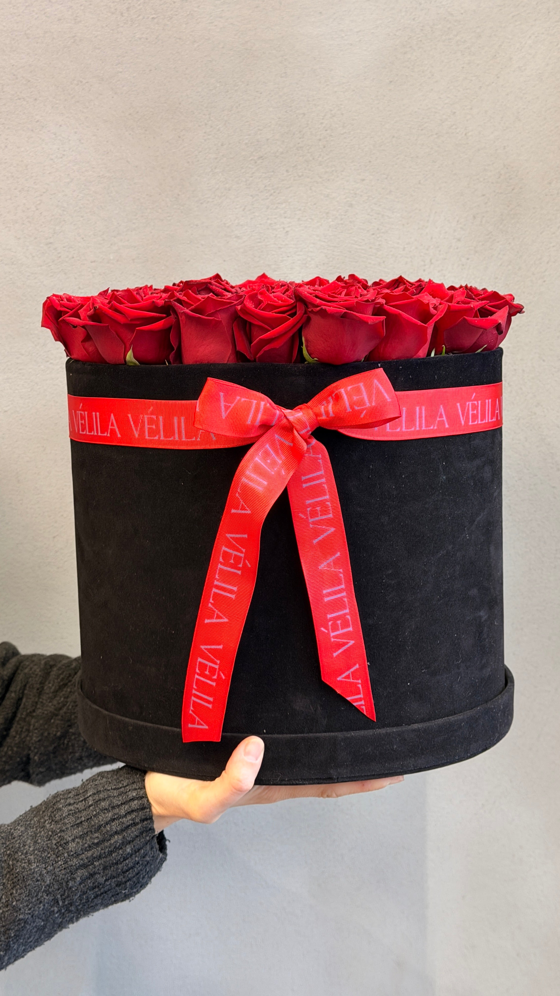 Kadife Kutuda Kırmızı Gül Aranjmanı