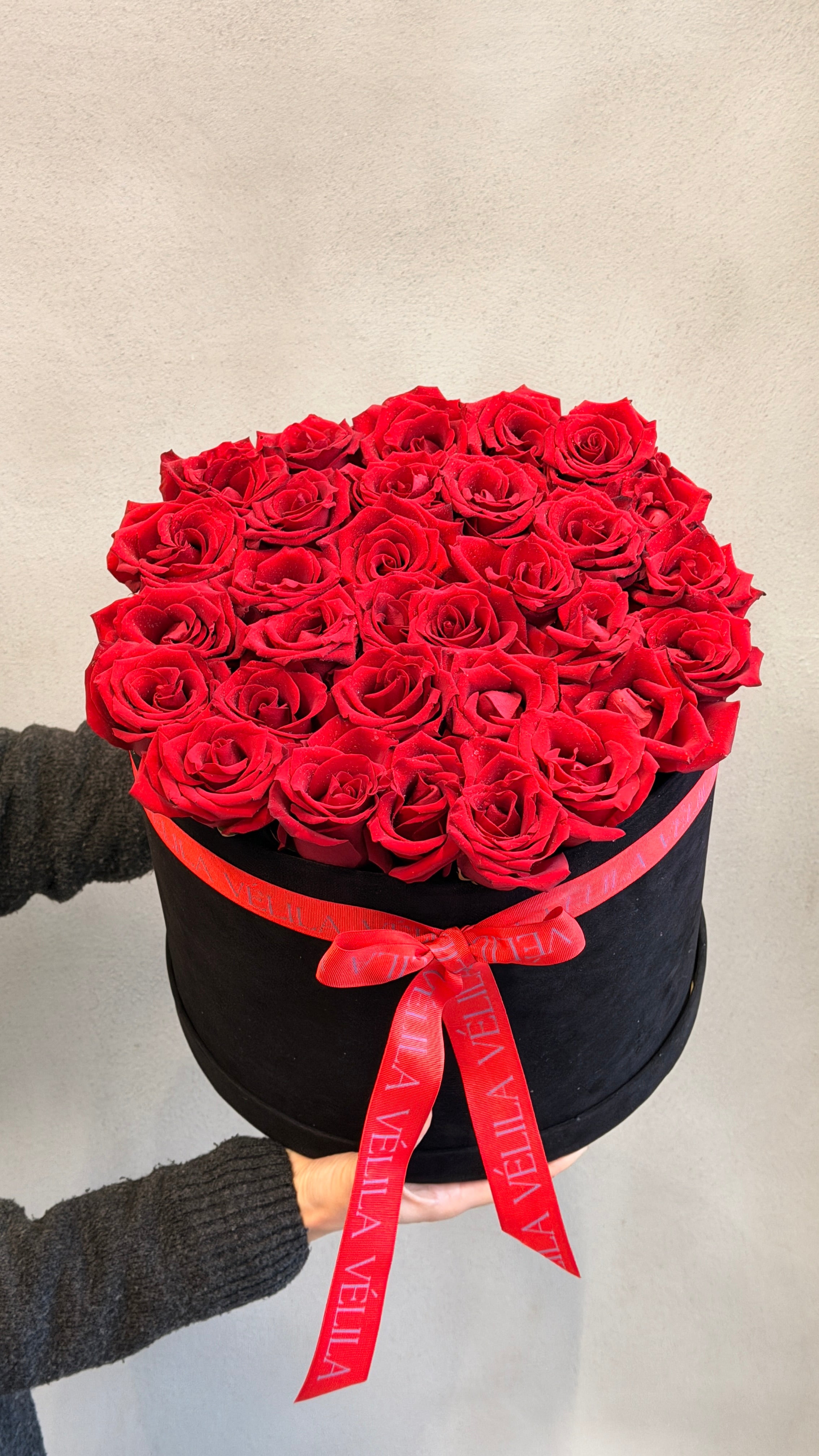 Kadife Kutuda Kırmızı Gül Aranjmanı