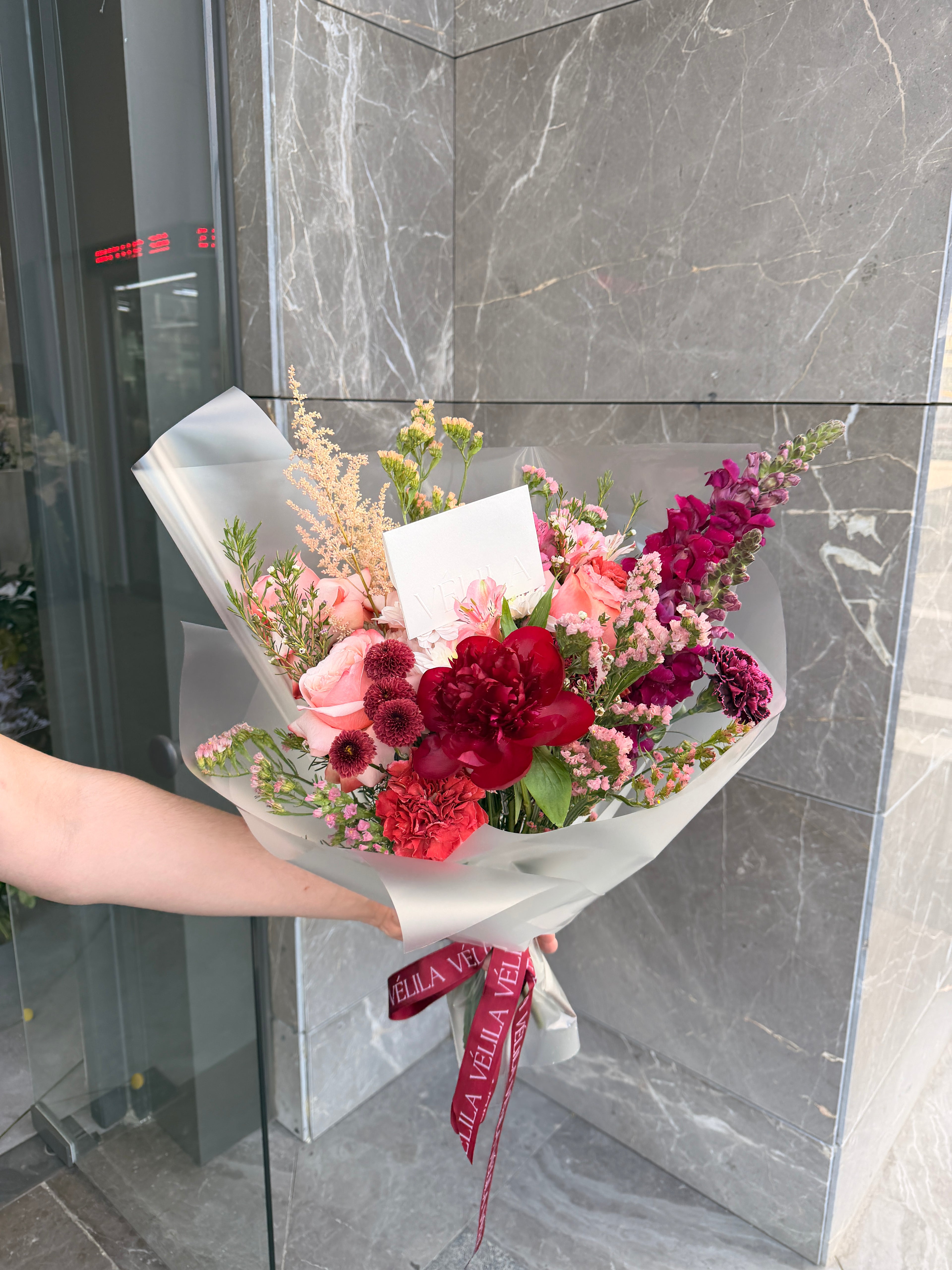 Velila-Bordeaux Elegance Premium Bouquet