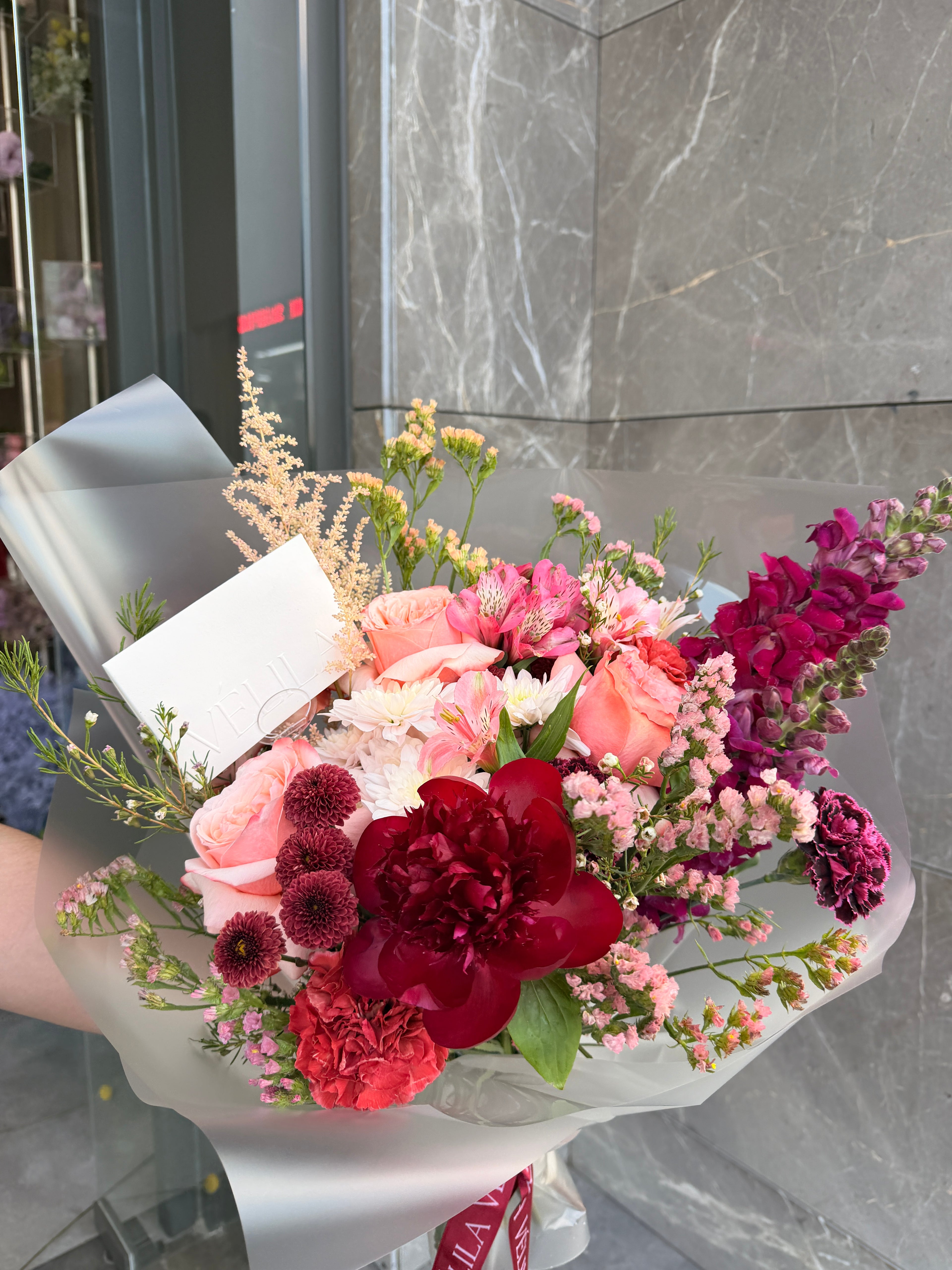 Velila-Bordeaux Elegance Premium Bouquet