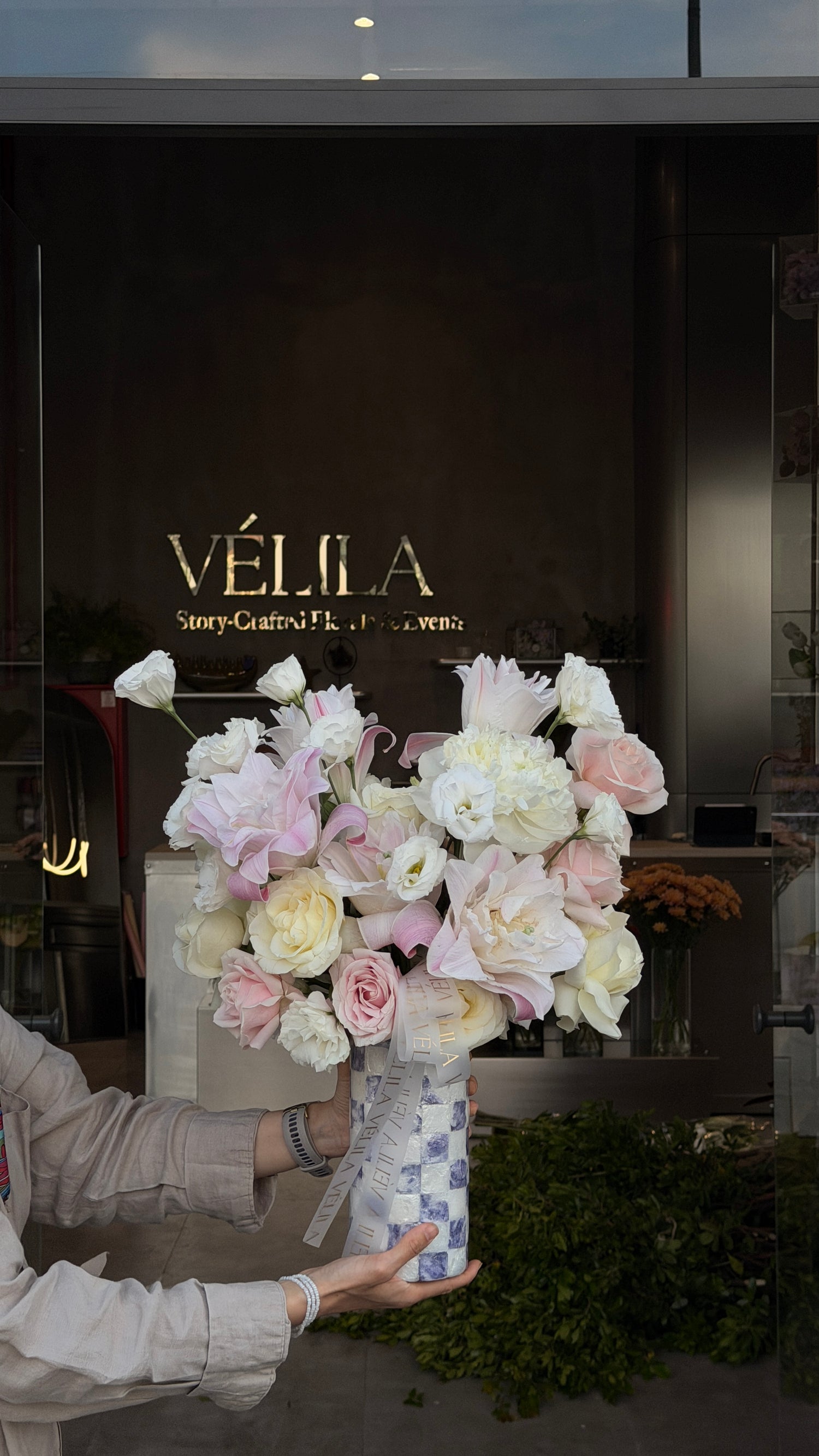 Velila-Pearl Dream Ceramic Arrangement