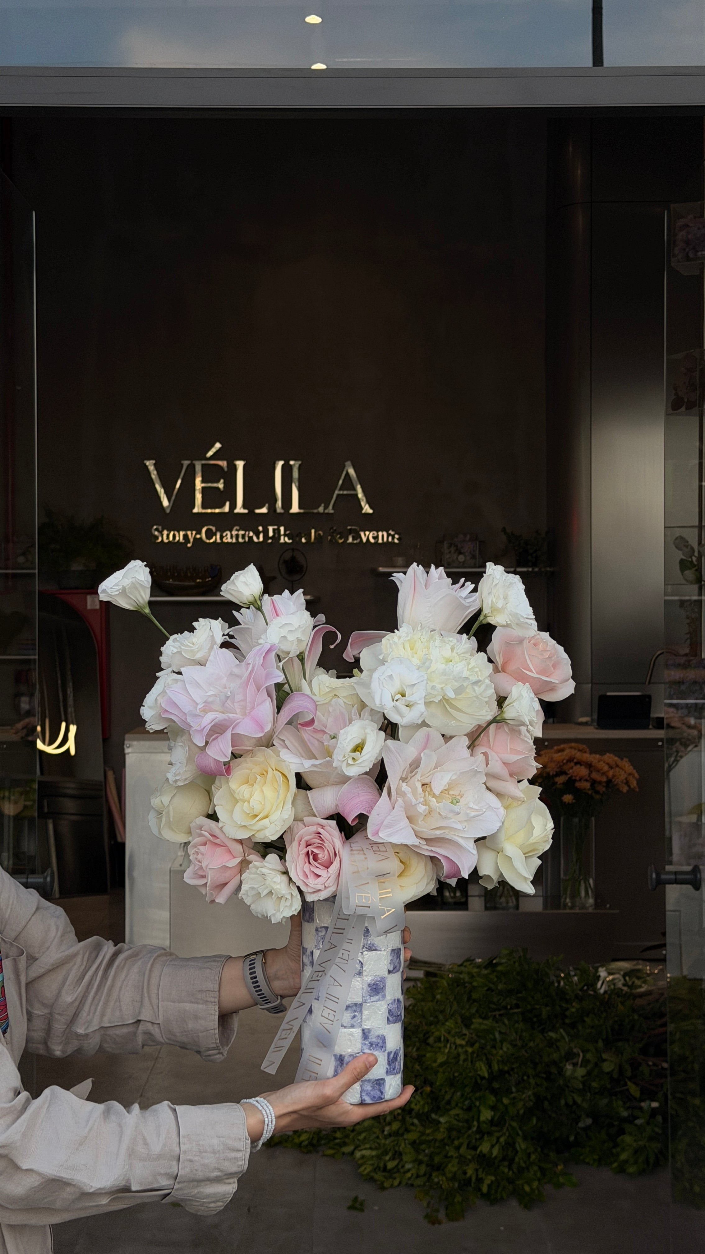 Velila-Pearl Dream Ceramic Arrangement