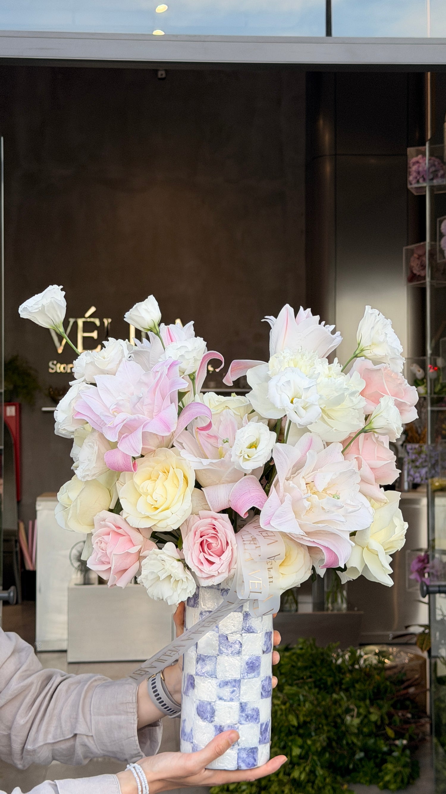 Velila-Pearl Dream Ceramic Arrangement
