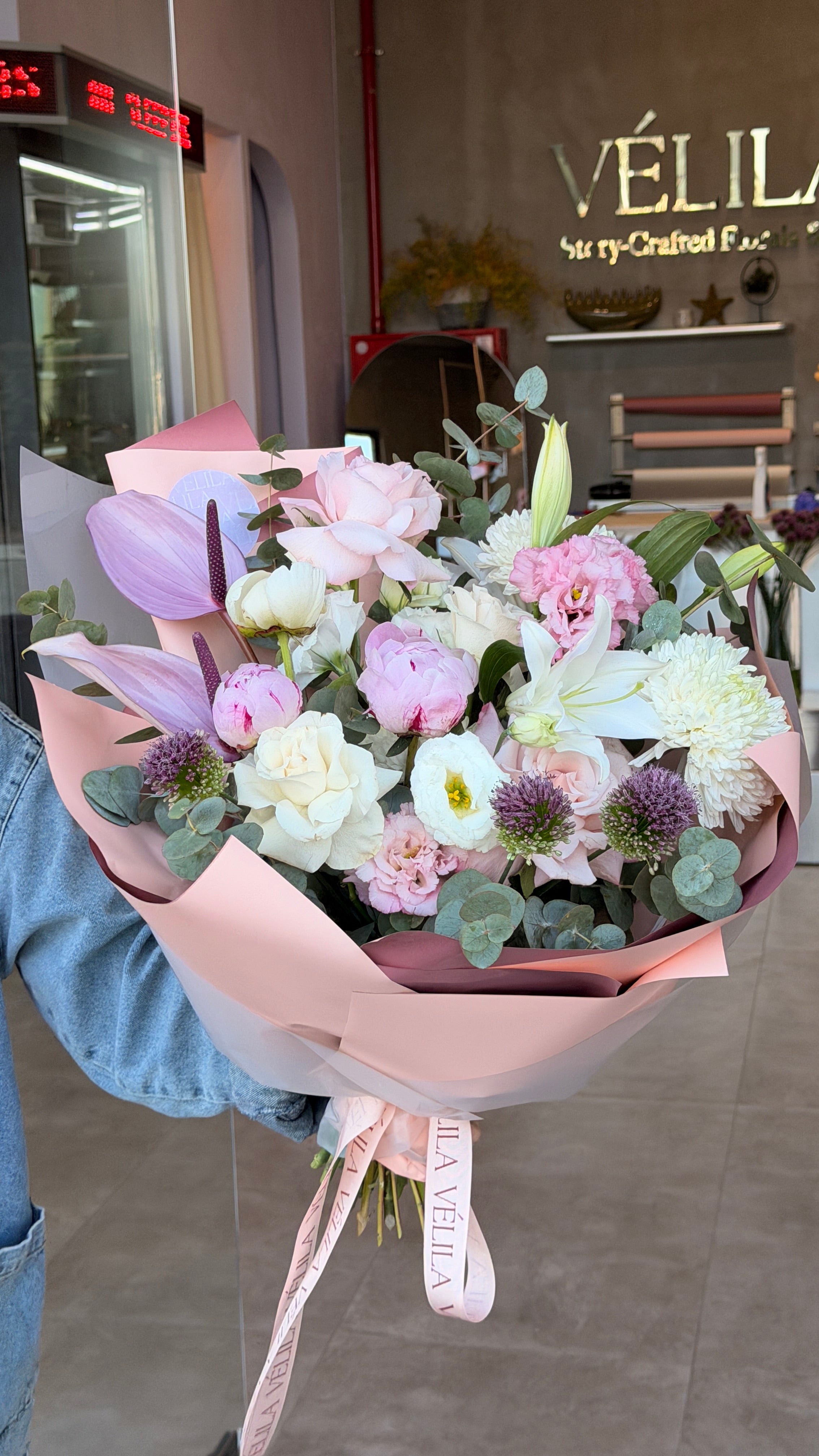 Velila-Orchid Breeze Premium Bouquet