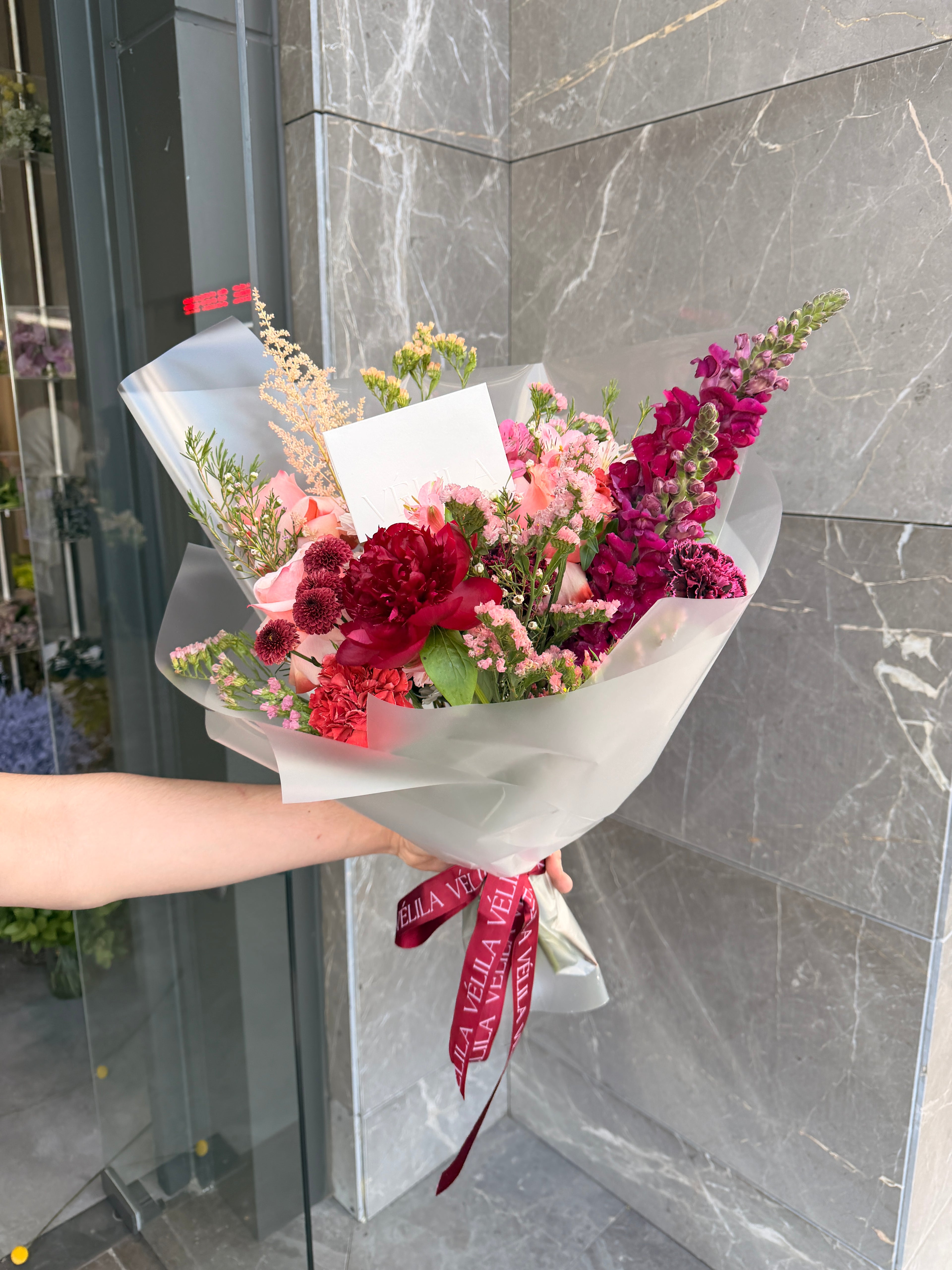 Velila-Bordeaux Elegance Premium Bouquet